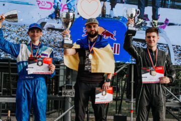 Rares Onciuleanu, primul din dreapta, pe podiumul de premiere
