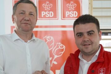 Gheorghe Șoldan alături de primarul din Boroaia, Vasile Berariu
