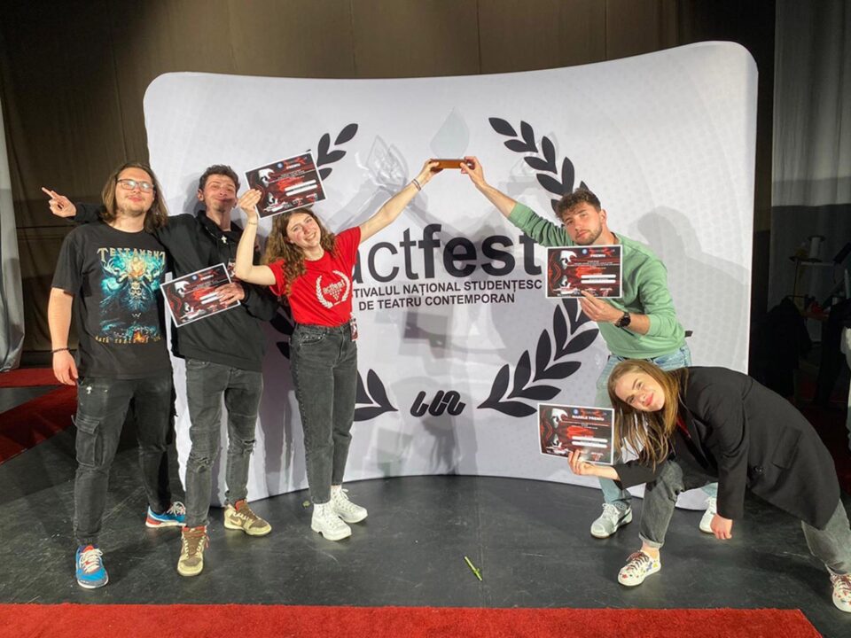 Teatrul Studențesc Fabulinus Suceava a câștigat Marele Premiu la „ActFest” Galați