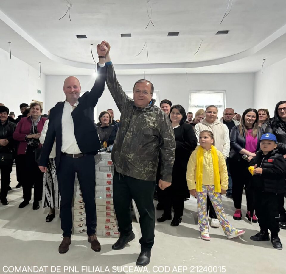 Candidatul PNL la Primăria Sadova, Mihai Constantinescu, și președintele PNL Suceava, Gheorghe Flutur Candidatul PNL la Primăria Sadova, Mihai Constantinescu, și președintele PNL Suceava, Gheorghe Flutur