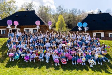 Copiii de la Academia de Arte Modus Vivendi din Suceava lansează piesa „În suflet copii”, împreună cu artistul CRBL
