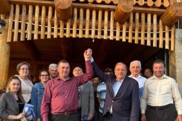 Gheorghe Flutur și candidatul PNL pentru Primăria Dorna Candrenilor, Daniel Țîcșa