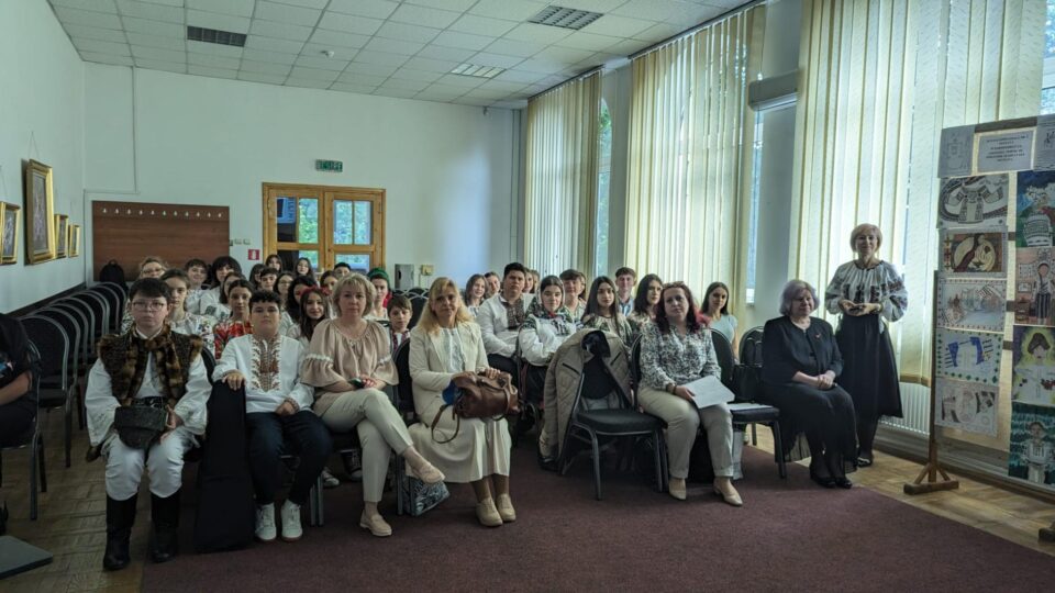 „Despre tradiții... Ia românească – moștenire culturală strămoșească”, la Biblioteca Bucovinei