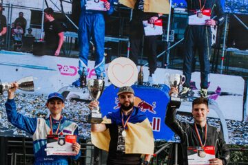 Rareș Onciuleanu, primul din dreapta, pe podiumul de premiere
