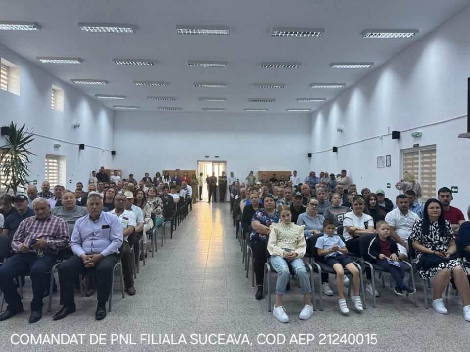 Gheorghe Flutur, alături de primarul PNL din Adâncata, Viorel Cucu