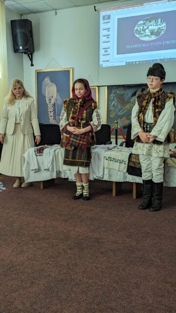 „Despre tradiții... Ia românească – moștenire culturală strămoșească”, la Biblioteca Bucovinei