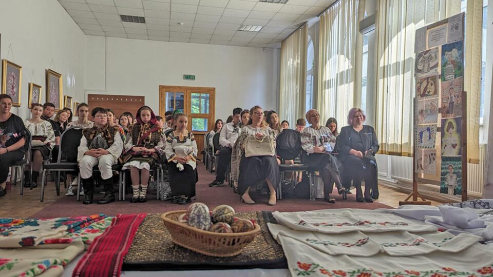 „Despre tradiții... Ia românească – moștenire culturală strămoșească”, la Biblioteca Bucovinei „Despre tradiții... Ia românească – moștenire culturală strămoșească”, la Biblioteca Bucovinei