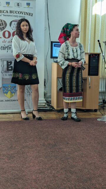 „Despre tradiții... Ia românească – moștenire culturală strămoșească”, la Biblioteca Bucovinei