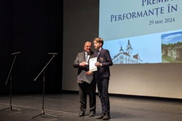Președintele CJ Suceava, Gheorghe Flutur, a acordat premiile din partea administrației județene elevilor olimpici suceveni