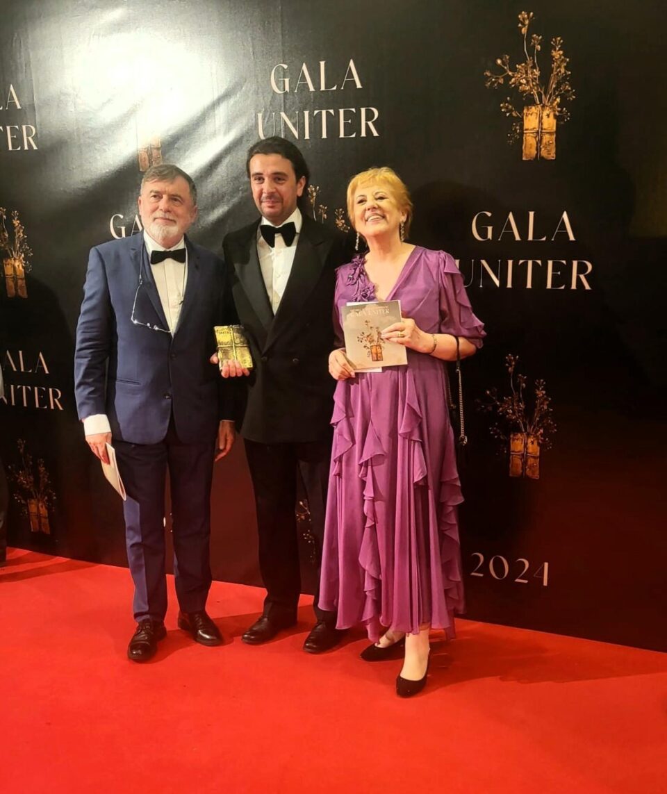Mihai Nistor împreună cu dramaturgul Matei Vișniec și managerul Teatrului Municipal „Matei Vișniec”, Angela Zarojanu, la Gala UNITER