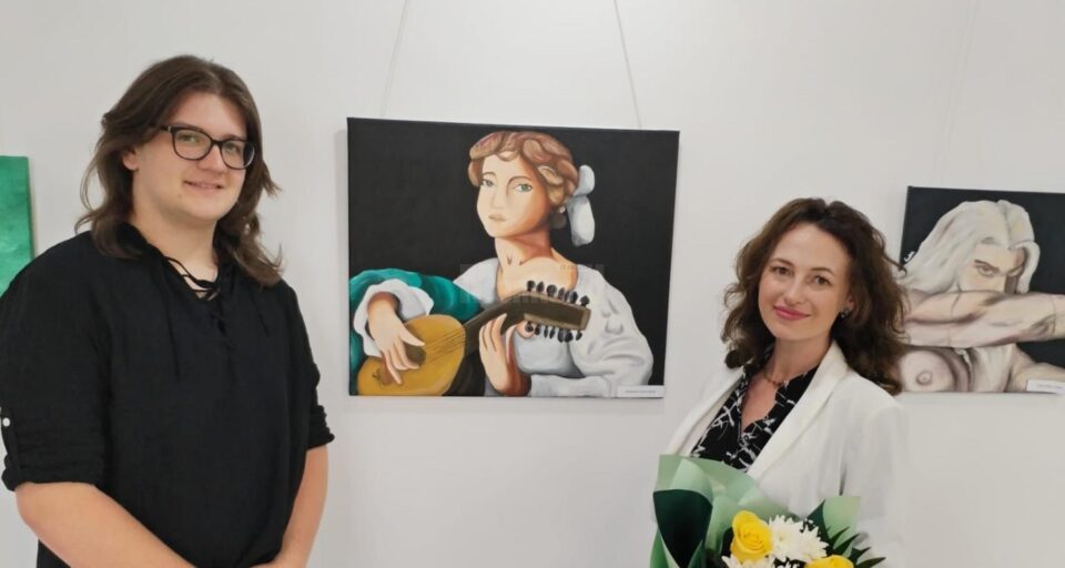 Cristian Vlădeanu, din clasa a X-a E, îndrumat de profesoara de arte plastice Ioana-Irina Ducra