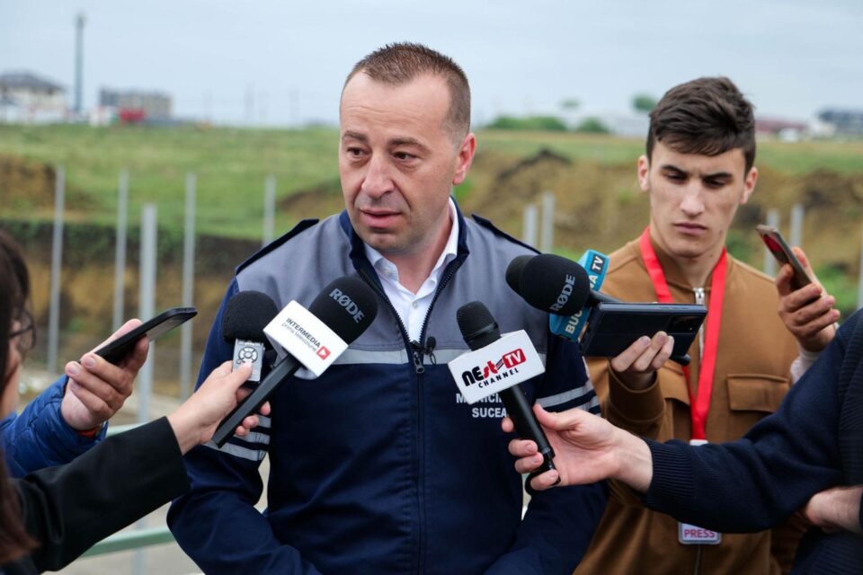 Viceprimarul Sucevei declară din nou „război” operatorului regional ACET, pornind de la diferențele de apă dintre contorul de branșament și contoarele individuale Viceprimarul Sucevei declară din nou „război” operatorului regional ACET, pornind de la diferențele de apă dintre contorul de branșament și contoarele individuale