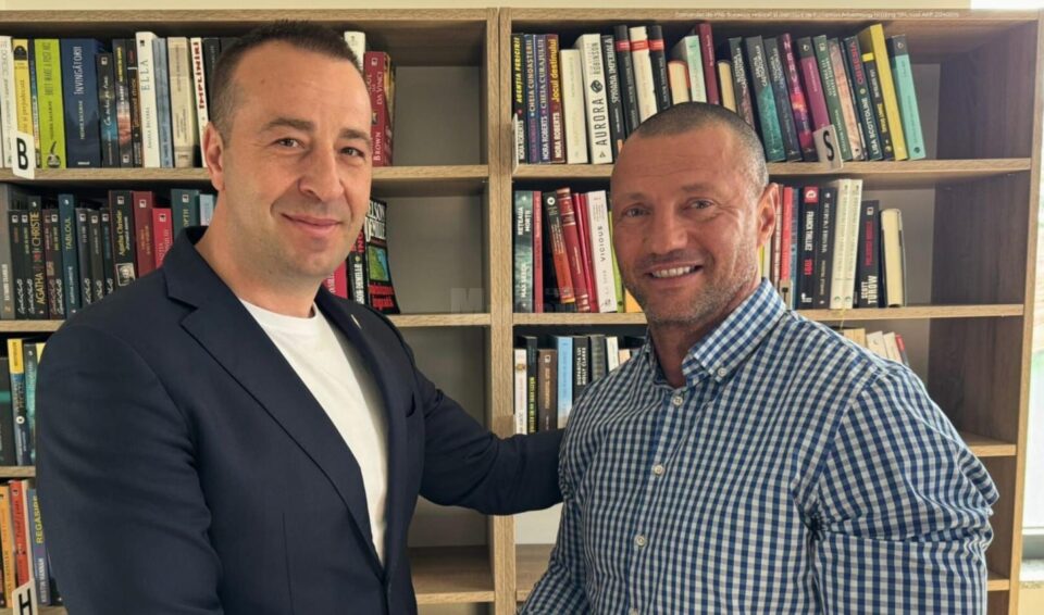 Multiplu campion național și medaliat mondial la kickbox, Sorin Mihalescul a intrat recent în echipa lui Lucian Harșovschi Multiplu campion național și medaliat mondial la kickbox, Sorin Mihalescul a intrat recent în echipa lui Lucian Harșovschi