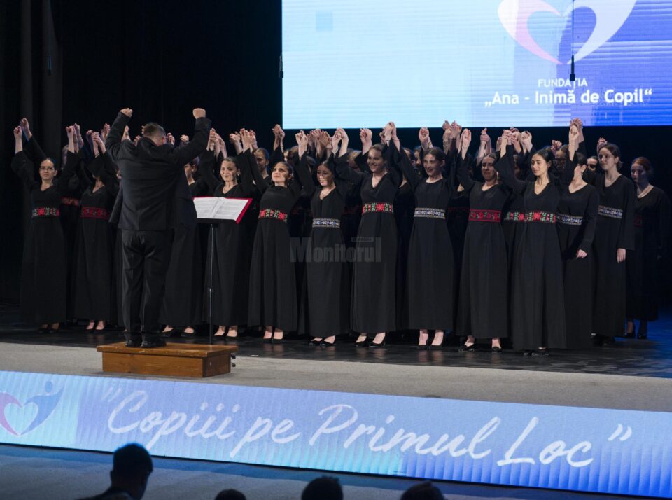 Elevii olimpici și profesorii lor, premiați la cea de-a doua ediție a evenimentului „Copiii pe primul loc”