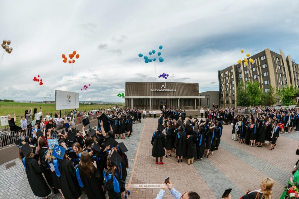 Aproape 800 de participanți la cursul festiv organizat de Colegiul Național „Mihai Eminescu” Suceava, promoția 2024