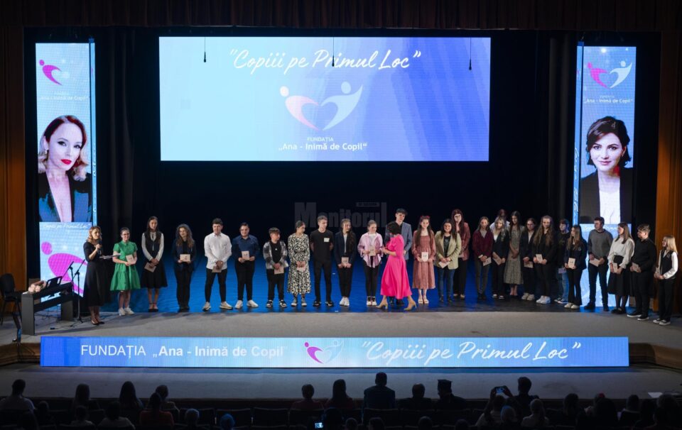 Elevii olimpici și profesorii lor, premiați la cea de-a doua ediție a evenimentului „Copiii pe primul loc”