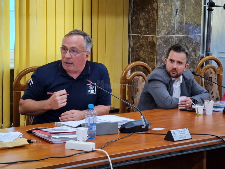 „Nu este normal ca cineva să se simtă amenințat și jignit în timp ce își face treaba- a spus consilierul Ioan Dan Cușnir, reclamând presiunile făcute de avocatul Răzvan Viorescu