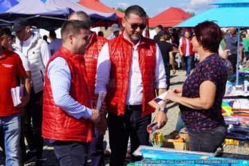 Gheorghe Șoldan și Traian Andronachi, în campanie la târgul auto din Rădăuți
