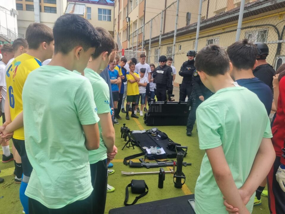 Mascații Poliției ”au descins” la LPS Suceava