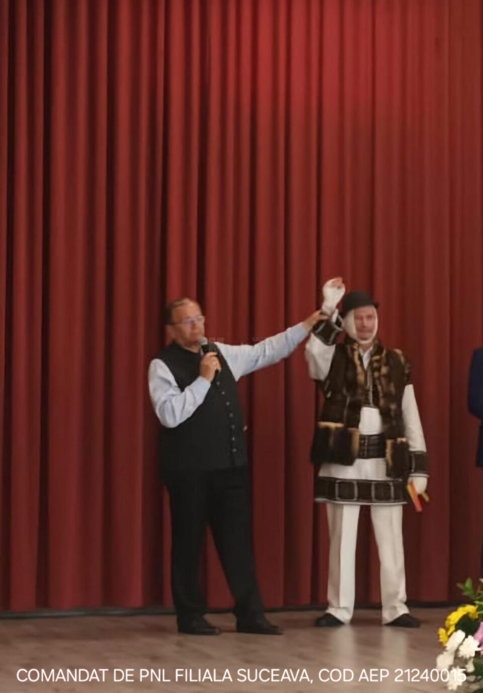 Flutur și primarul din Frasin, Marinel Bălan, au inaugurat noua Casă de Cultură din oraș