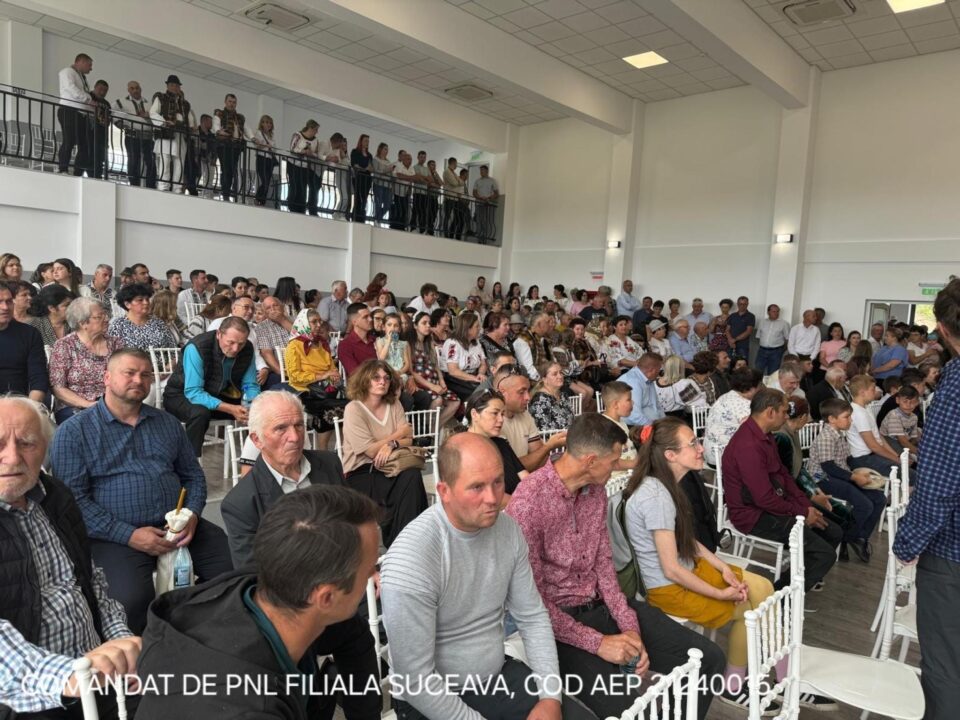Flutur și primarul din Frasin, Marinel Bălan, au inaugurat noua Casă de Cultură din oraș