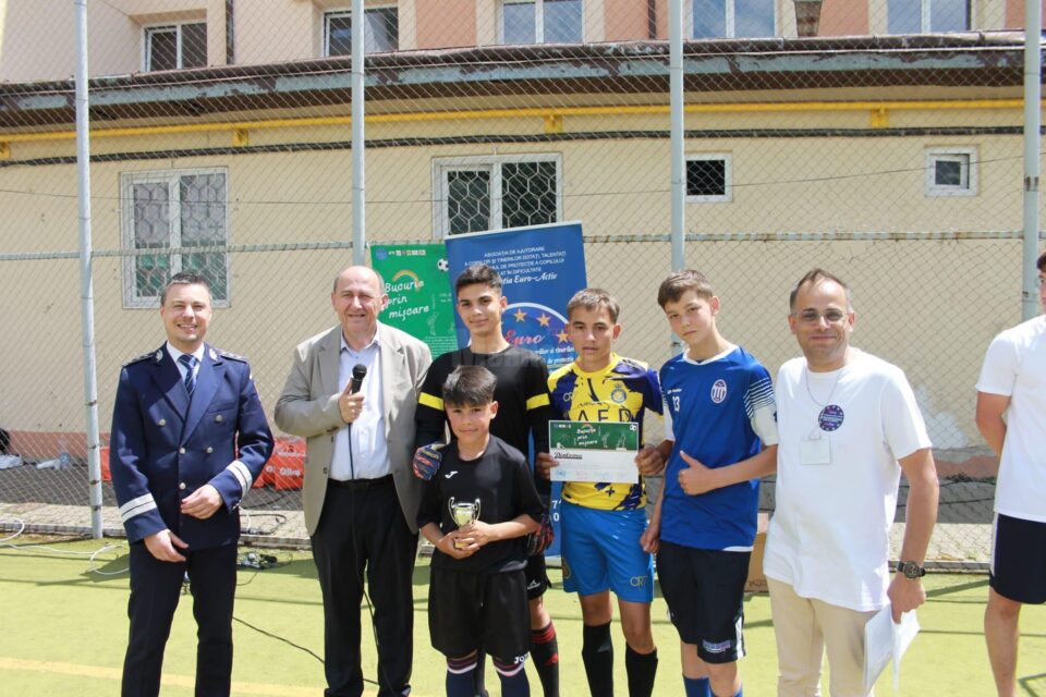 Peste 200 de persoane au participat la un turneu de fotbal de Ziua Internațională a Copiilor