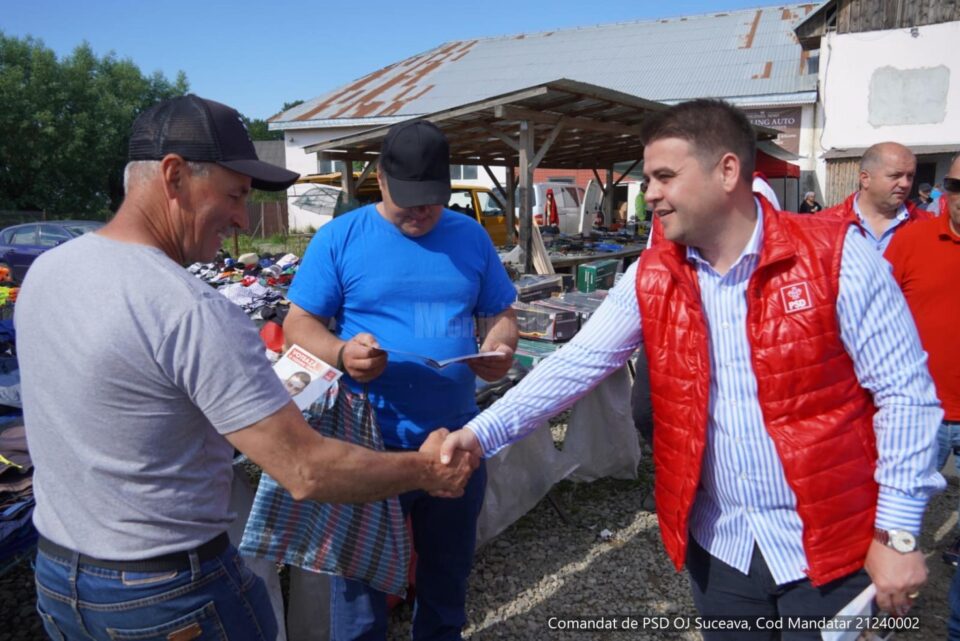 Gheorghe Șoldan și Traian Andronachi, în campanie la târgul auto din Rădăuți