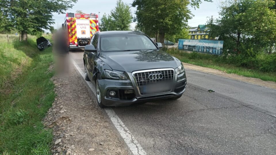 Un biciclist a murit într-un accident în care au fost implicate două mașini