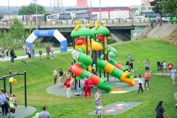 Loc de joacă modern, inaugurat de Ziua Copilului în zona de agrement de pe malul Sucevei