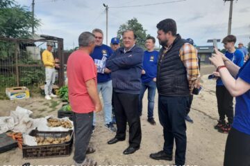 Flutur le-a promis legumicultorilor din Milișăuți organizarea de târguri pentru vânzarea murăturilor