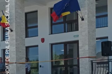 Flutur și primarul din Frasin, Marinel Bălan, au inaugurat noua Casă de Cultură din oraș