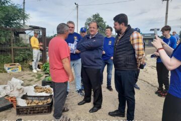 Flutur le-a promis legumicultorilor din Milișăuți organizarea de târguri pentru vânzarea murăturilor