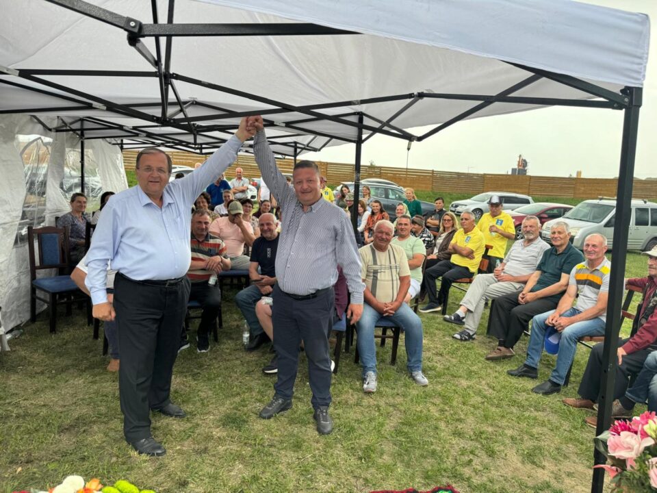 Gheorghe Flutur alături de candiatul PNL pentru Primăria Forăști, Nicolae Lăzărică