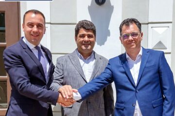 Gheorghe Apetrii alături de miniștrii Ștefan Radu Oprea și Bogdan Ivan