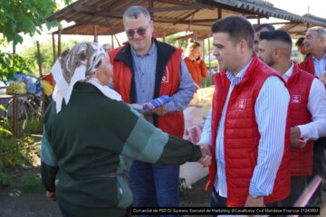 Gheorghe Șoldan și candidatul PSD pentru Primăria Dolhasca Mircea Mihai au discutat cu oamenii prezenți în piața din acest oraș