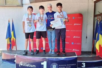 Antrenoarea Daniela Cojocaru alături de cei trei campioni de la LPS