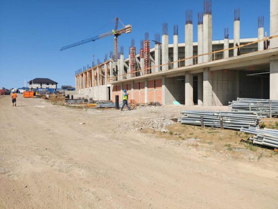 Pentru neregulile găsite în șantierul din imagine au fost aplicate 2 amenzi