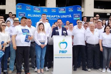 Membrii și susținătorii partidelor din Alianța Dreapta Unită au participat la un marș de susținere a candidaturii lui Marian Andronache pentru Primăria Suceava