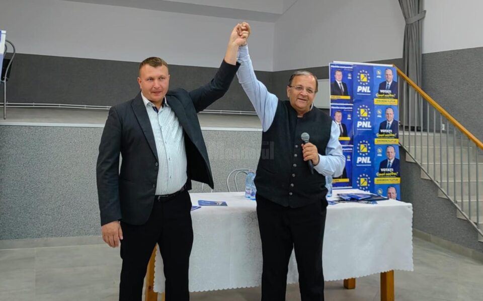 Președintele PNL Suceava, Gheorghe Flutur, și primarul din Stroiești, Mihai Senic