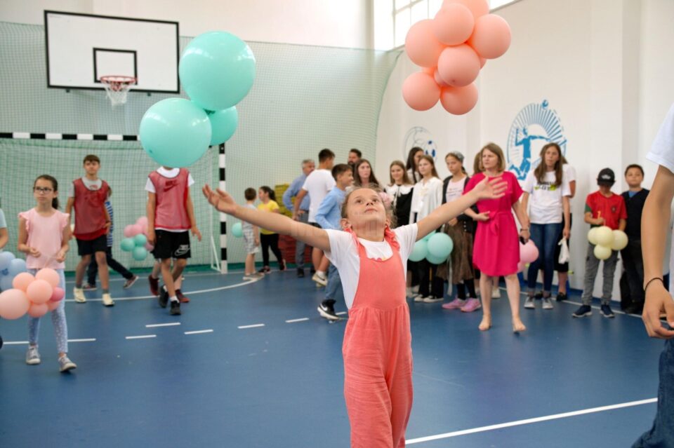 Sala de sport a Școlii Gimnaziale Nr. 1 Vicovu de Sus, inaugurată în prezența a sute de elevi