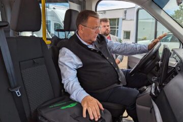 Gheorghe Flutur a participat la recepția a 26 de microbuze școlare electrice pentru transportul elevilor din județ
