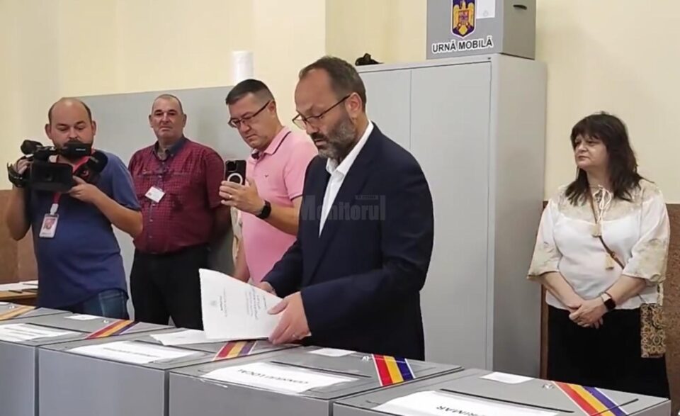 Candidatul AUR pentru Primăria Suceava, Cătălin Axinte, i-a îndemnat pe tineri să iasă la vot Candidatul AUR pentru Primăria Suceava, Cătălin Axinte, i-a îndemnat pe tineri să iasă la vot