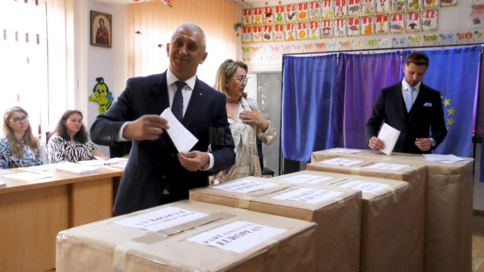 Primarul din Vicovu de Sus, Vasile Iliuț, și-a exprimat votul petnru continuitate și dezvoltare Primarul din Vicovu de Sus, Vasile Iliuț, și-a exprimat votul petnru continuitate și dezvoltare