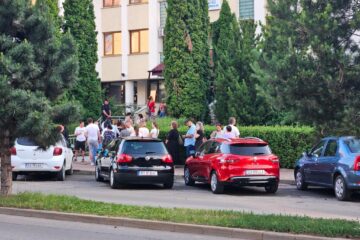 Coadă la votare în cartierul sucevean Obcini