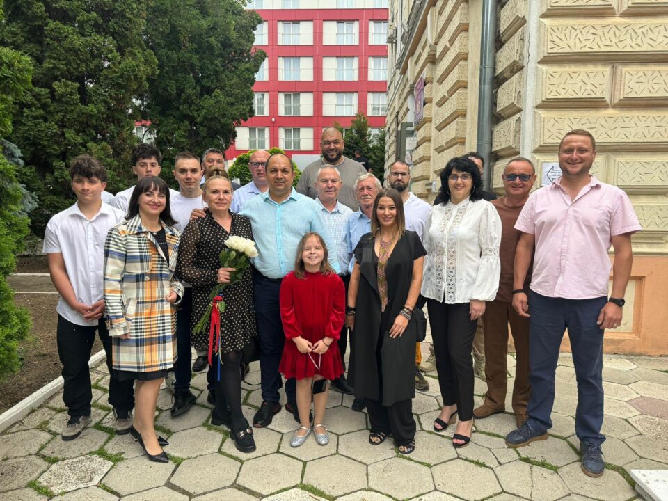 Vot la Rădăuți - Dan Marcu: „Am votat pentru schimbare, pentru normalitate, pentru corectitudine și principii” Vot la Rădăuți - Dan Marcu: „Am votat pentru schimbare, pentru normalitate, pentru corectitudine și principii”