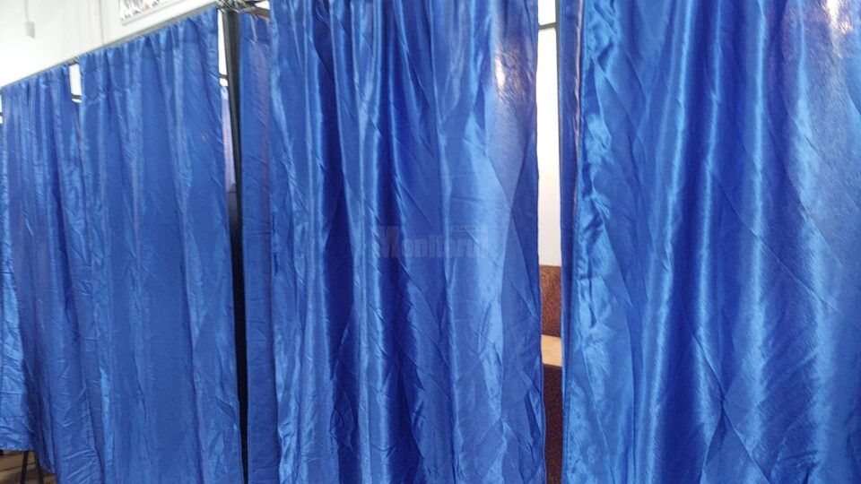 Dosar penal pentru suspiciune de fraudă la vot pentru o femeie din Suceava cu viză de flotant la Slatina Dosar penal pentru suspiciune de fraudă la vot pentru o femeie din Suceava cu viză de flotant la Slatina