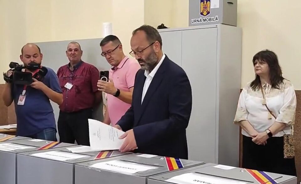 Candidatul AUR pentru Primăria Suceava, Cătălin Axinte, i-a îndemnat pe tineri să iasă la vot Candidatul AUR pentru Primăria Suceava, Cătălin Axinte, i-a îndemnat pe tineri să iasă la vot