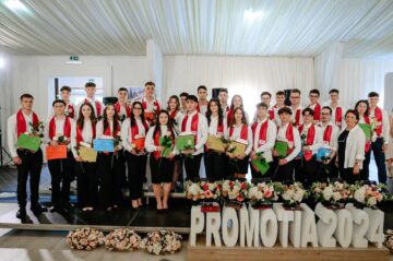 „Gala Absolvenților la Hurmuzachi”: cinci șefi de promoție, emoții și distincții binemeritate