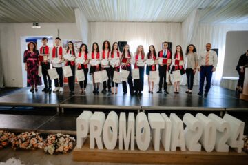 „Gala Absolvenților la Hurmuzachi”: cinci șefi de promoție, emoții și distincții binemeritate
