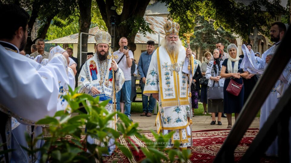 Liturghie arhierească la Mănăstirea „Sfântul Ioan cel Nou”, în „Duminica vindecării orbului din naștere”